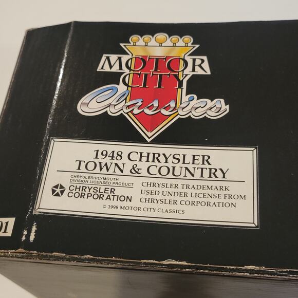 Vintage 1998 Motor City Classics 1948 Chrysler Town Country Diecast Model 1:18 - Picture 16 of 16